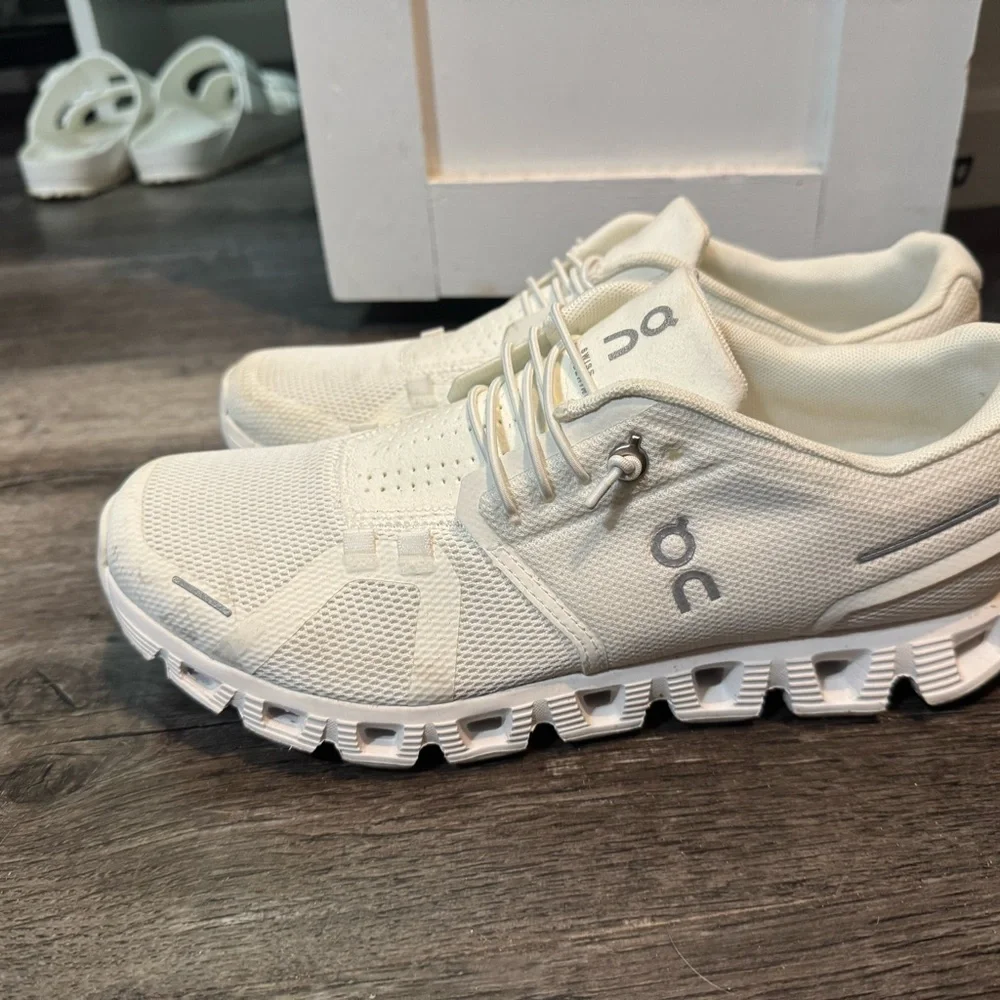 On Running White Athletic Shoes with Cloud Cushioning - Picture 2 of 8